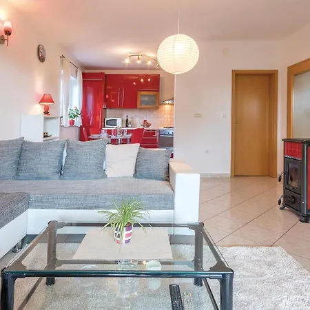 Beautiful Apartment In Marcana With Wifi Appartement