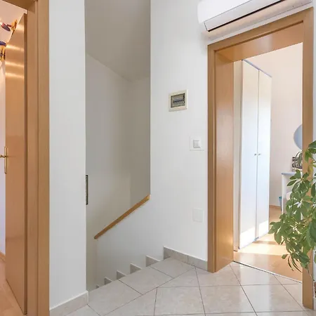 Appartement Beautiful Apartment In Marcana With Wifi