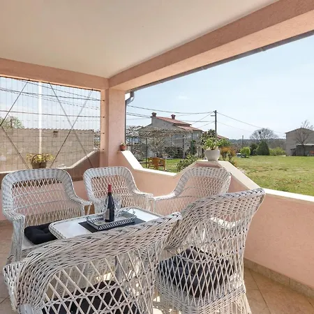 Beautiful Apartment In Marcana With Wifi *