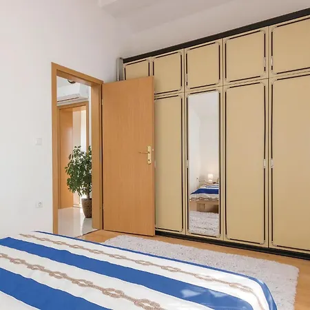 Stunning In With Kitchen